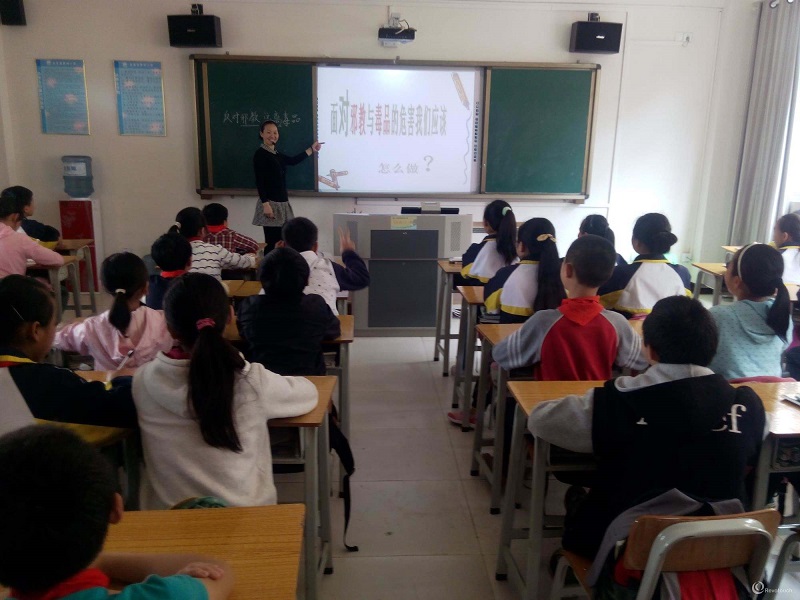 觸摸教學(xué)一體機