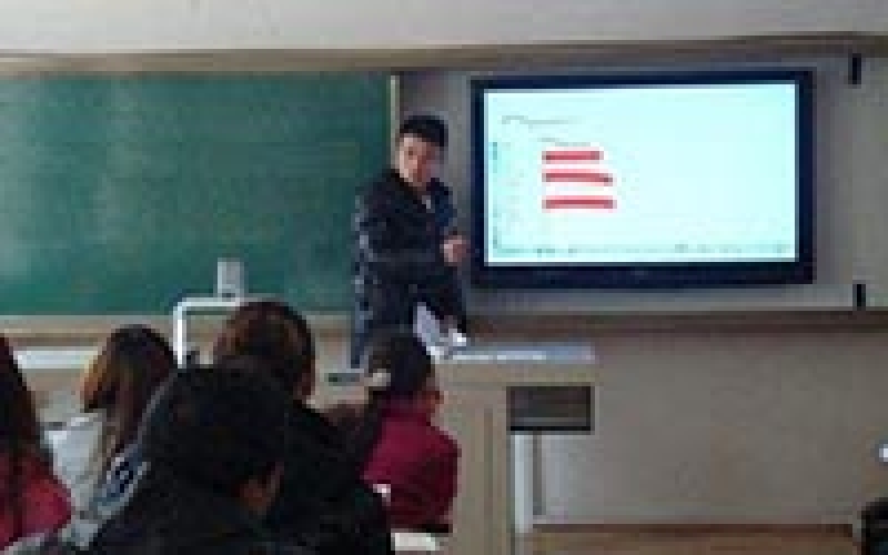 觸摸教學一體機跟電子白板之間的區(qū)別在哪兒？