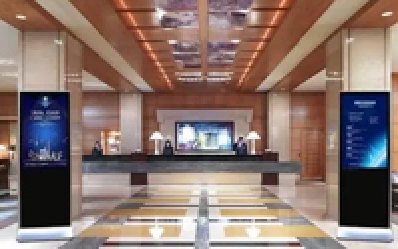 為什么現(xiàn)在很多售樓部的易拉寶都被液晶廣告機(jī)所取代？